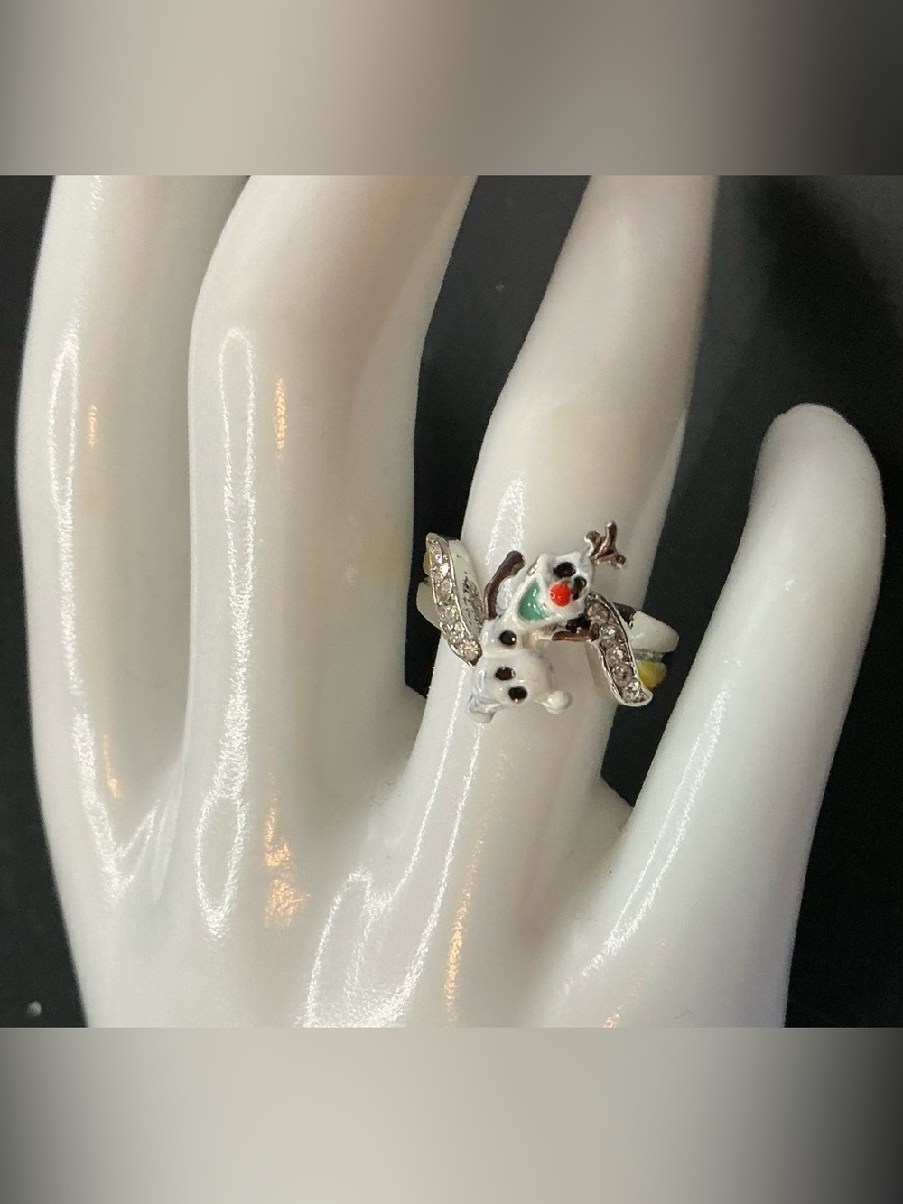 CUTE INSCRIBED I LOVE WARM HUGS OLAF SNOWMAN DAINTY ENAMEL TWO TONE RING